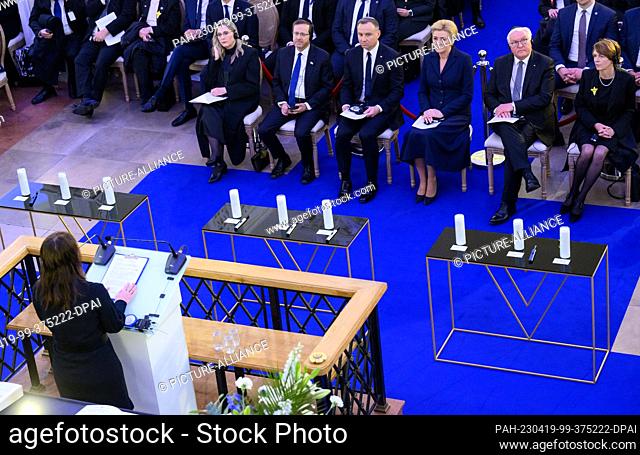 19 April 2023, Poland, Warschau: Izchak Herzog, President of Israel, and his wife Michal Herzog, Andrzej Duda, President of Poland