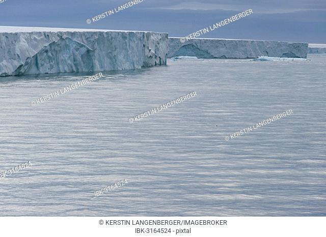 Bråsvellbreen, the longest glacier front in the northern hemisphere, Austfonna, Nordaustlandet, Svalbard Archipelago, Svalbard and Jan Mayen, Norway