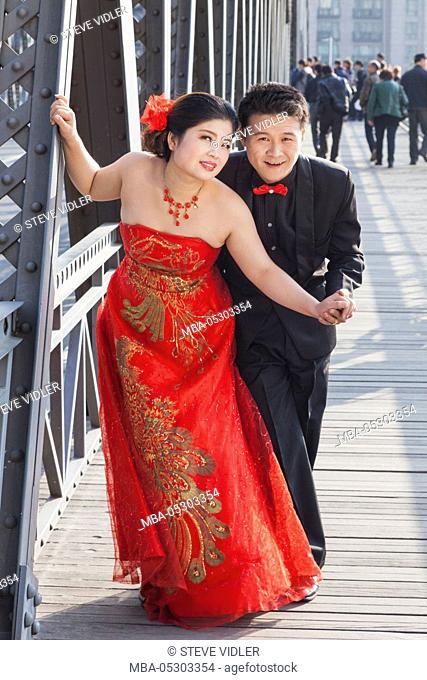 China, Shanghai, The Bund, Wedding Couple on Waibadu Bridge aka Garden Bridge