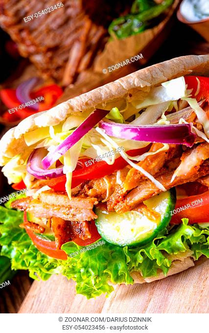 Crunchy pita with grilled gyros meat. Various vegetables and garlic sauce
