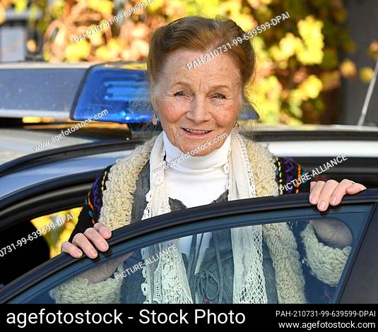 FILED - 22 October 2018, Bavaria, Munich: Ingrid Fröhlich, actress in a guest role as Renate Burger, stands by a police car during a press event on the set of...