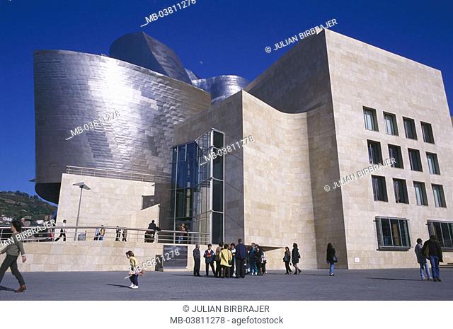 Spain, Basque country, Bilbao,  Guggenheimmuseum, passer-bys,   Europe, Iberian peninsula, province Viscaya, sight, landmarks, Guggenheim museum