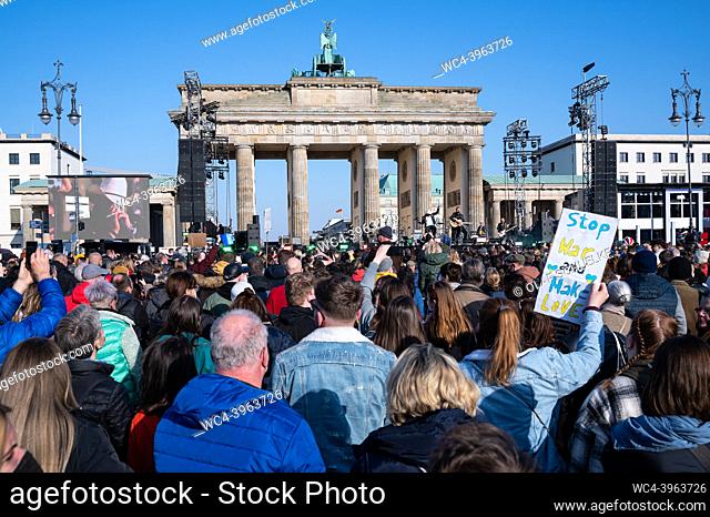 Berlin, Germany, Europe - Peace demonstration and charity concert for the Ukraine according to the motto ""Sound of Peace"" at the Brandenburg Gate in Mitte...