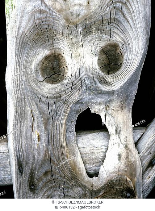 Wooden board with patterning like Edvard Munch's painting The Scream