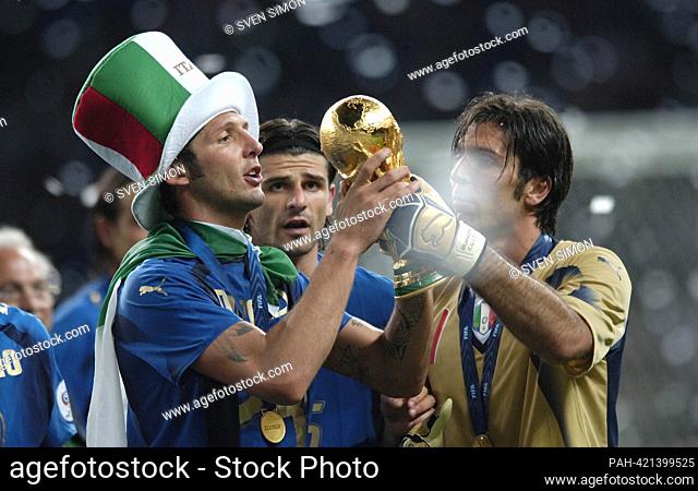 ARCHIVE PHOTO: Marco MATERAZZI will be 50 years old on August 19, 2023, , from left. Marco MATERAZZI, Vincezo IAQUINTA and Gianluigi BUFFON (ITA) with the cup