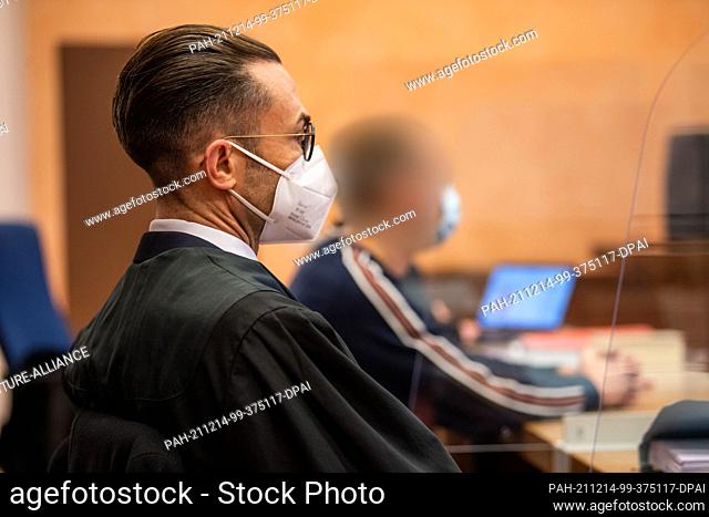 14 December 2021, North Rhine-Westphalia, Detmold: The defendant (r) sits in the trial for negligent bodily injury caused by faulty dental treatment