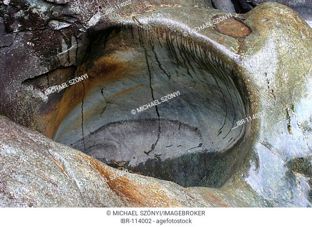 Kettle basin inside the glacial garden of Dossen, Zermatt (Wallis, Switzerland)