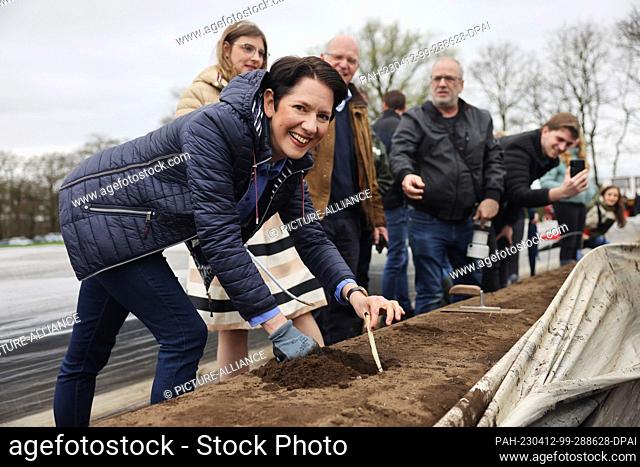 12 April 2023, North Rhine-Westphalia, Wesel: Silke Gorißen..Minister for Agriculture and..Consumer Protection of the State of NRW (l-r), Svea I.