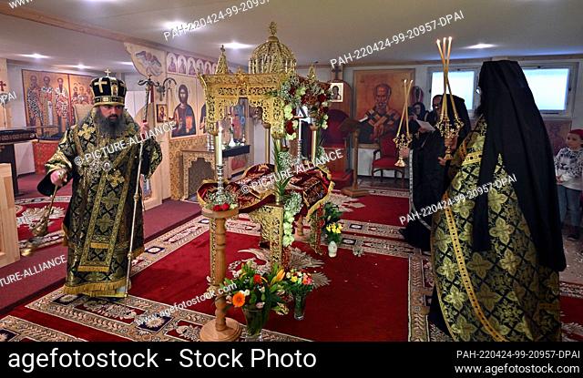 22 April 2022, Thuringia, Georgenthal: Orthodox Christians celebrate Easter with the Good Friday liturgy at the monastery of St