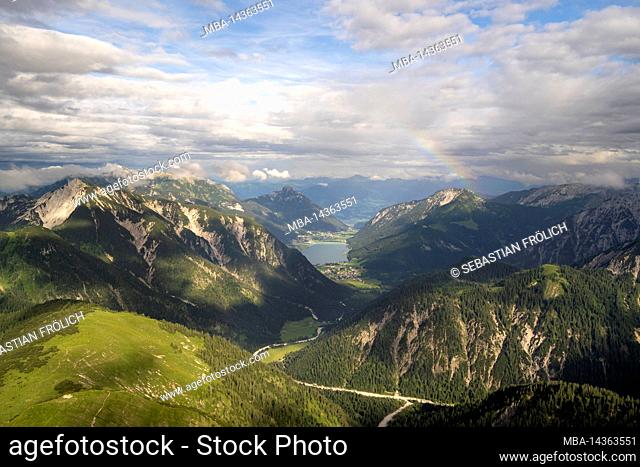 View from the Mondscheinspitze, also called Montscheinspitze, into the Gerntal valley to the Achensee lake. The Mondscheinspitze is located in the Karwendel