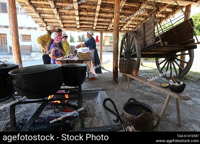 RUSSIA, SEVASTOPOL - AUGUST 27, 2023: People attend a fabric dyeing master class as part of the City of Craftsmen Medieval Crafts show at the Genoese manor of...