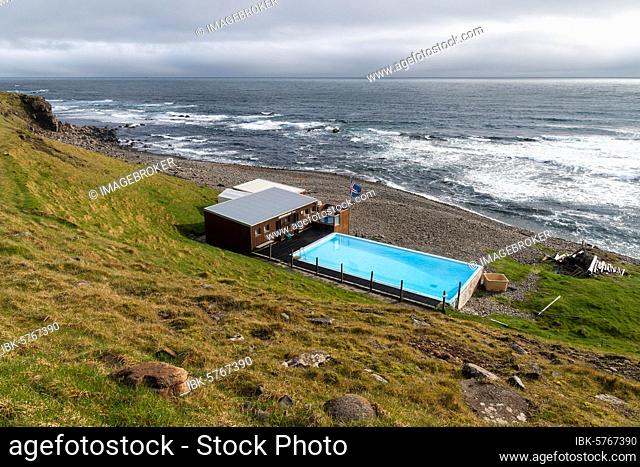Krossneslaug, outdoor pool with hot spring by the sea, Krossnes, Árnes, Strandir, Westfjords, Iceland, Europe