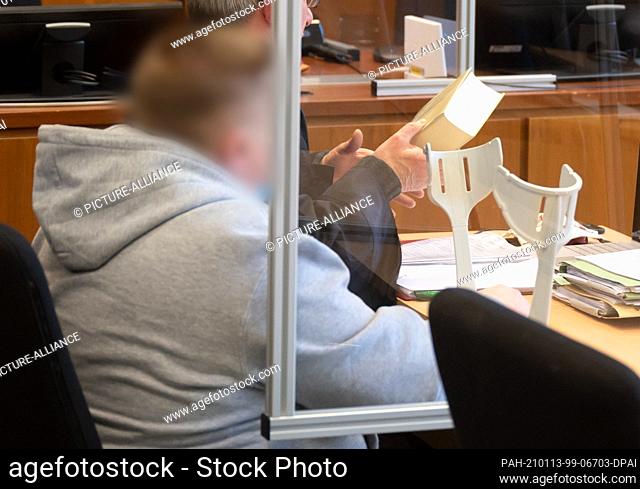 13 January 2021, North Rhine-Westphalia, Hagen: The defendant sits with crutches next to his defense lawyer Andreas Trode in the district court