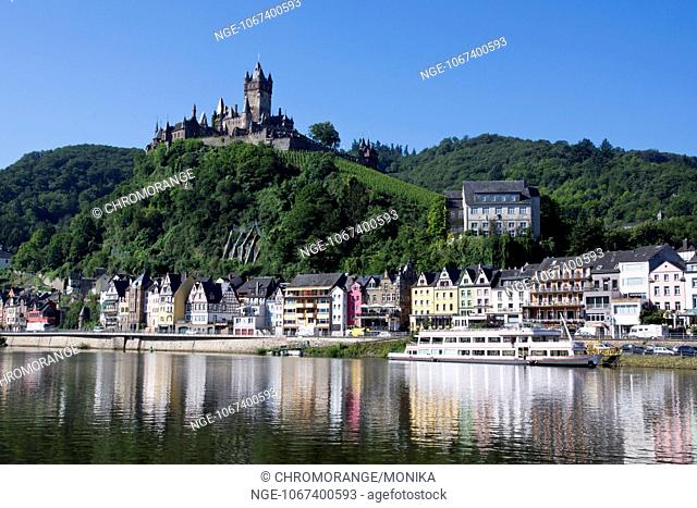 View of the Moselle River and Cochem with the Imperial Castle, Reichsburg in the evening light, Cochem, Moselle, district Cochem Zell, Rhineland Palatinate