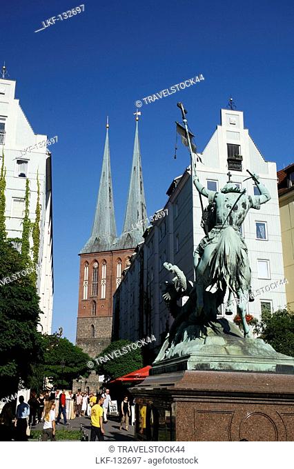 Berlin, center, sculpture St. Gearg, Nikolai church people