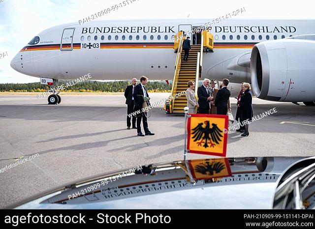 09 September 2021, Sweden, Kiruna: Federal President Frank-Walter Steinmeier and his wife Elke Büdenbender are welcomed by King Carl XVI Gustaf and Queen Silvia...