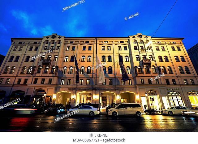 Hotel Vier Jahreszeiten Kempinski Munich, in the evening, facade, illuminated