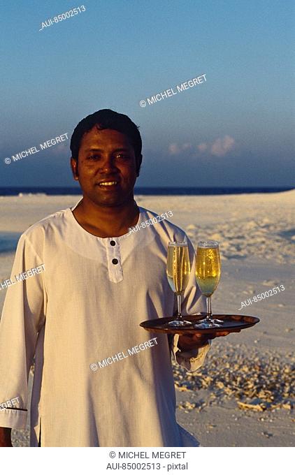 Maldives - Dunikolu Island - Coco Palm Resort - 'evening on the sand'