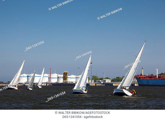 Lithuania, Western Lithuania, Klaipeda, sailing on the Curonian Lagoon