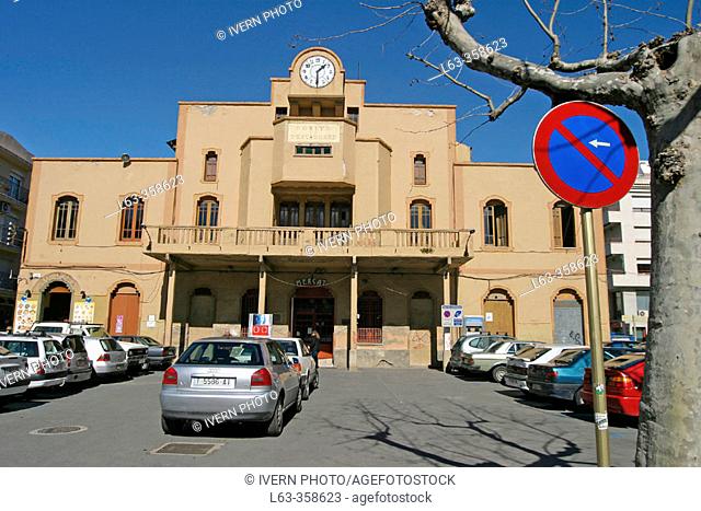 Old fish exchange building and market (actually disappeared). Plaça del Pòsit. Cambrils. Tarragona province. Catalonia. Spain