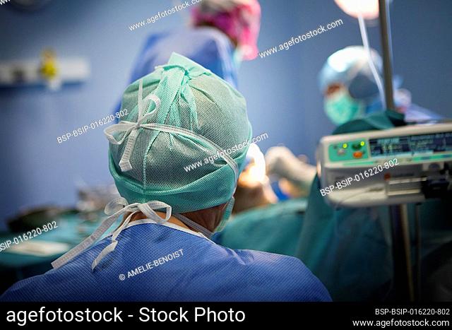 Hypnosis in the operating room allows local anesthesia to be performed instead of general anesthesia