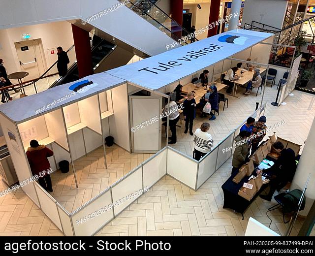 05 March 2023, Estonia, Tallinn: Polling station in a shopping center with the inscription ""Tule valima! (The parliamentary elections in Estonia are set to set...