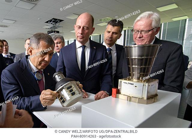 Rustam Minnikhanov (L-R), President of Tatarstan, Wolfgang Tiefensee, economy minister of the German state Thuringia, and general manager Dietmar Ratzsch look...