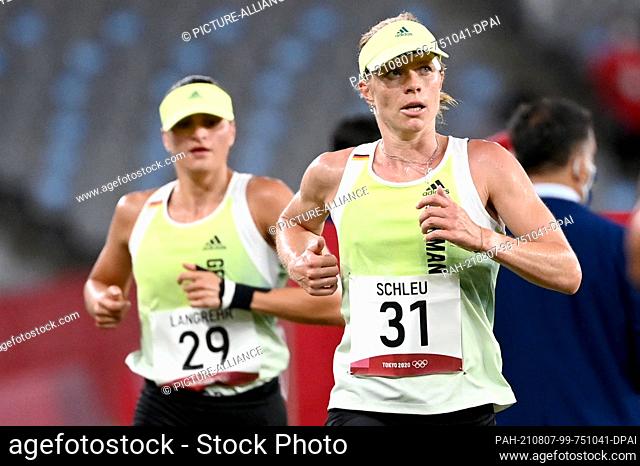 07 August 2021, Japan, Tokio: Modern Pentathlon: Olympics, Individual, Women, Laser Run at Tokyo Stadium. Annika Schleu (r) from Germany and Rebecca Langrehr...