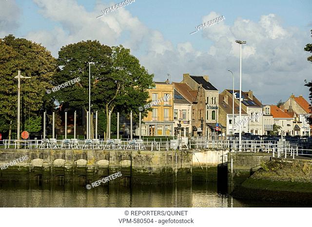 Nieuwpoort - 03 october 2016 Le pont Albert, la rotonde, la patte d'oie, le port de plaisance le long de l'Yser a Nieuport Albertbrug, oorlogsmonumenten