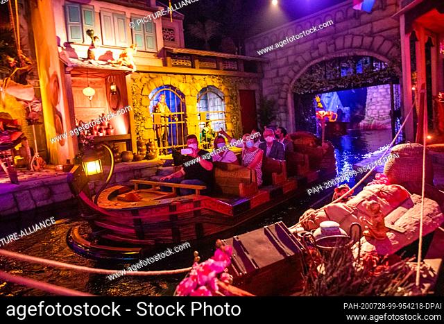 28 July 2020, Baden-Wuerttemberg, Rust: Visitors take one of the boats through the attraction ""Pirates in Batavia"" at Europa-Park