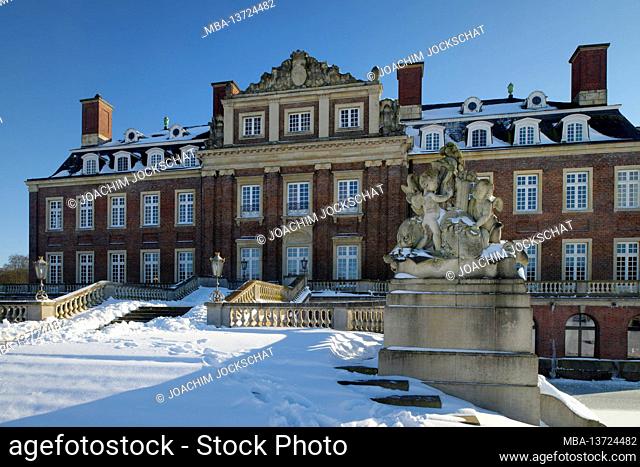 Nordkirchen moated castle in winter, Nordkirchen, Münsterland, North Rhine-Westphalia, Germany