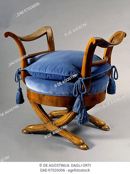 Directoire style walnut Tuscan footstool. Italy, late 18th-early 19th century.  Private Collection