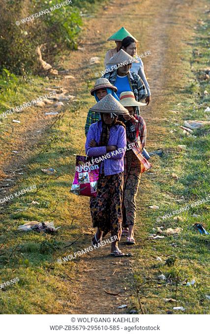 Farmers on the way to their field next to U Bein Bridge at Taungthaman Lake near Amarapura, Mandalay, Myanmar