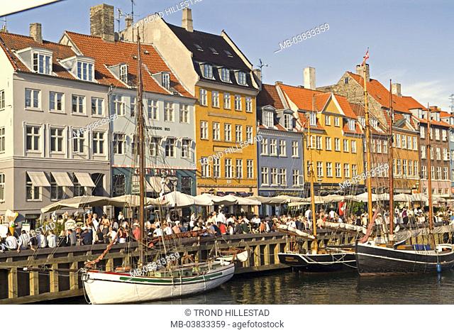 Denmark, Copenhagen, Nyhavn,  Häuserzeile, promenade, tourists,  Canal, landing place, sail ships,  Capital, fisher quarter, riparian promenade, houses