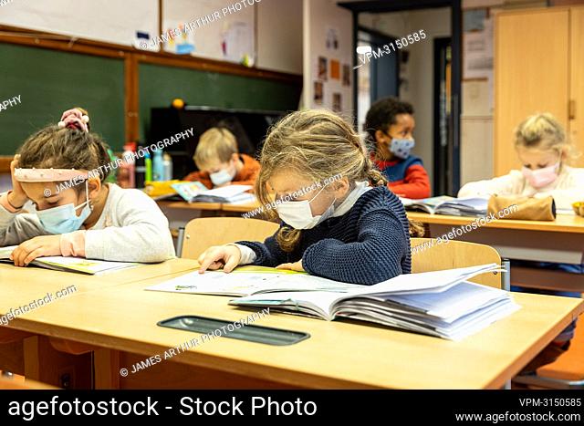 Illustration picture shows school schildren wearing mouth masks in their classroom at a primary school in Gent, Monday 06 December 2021