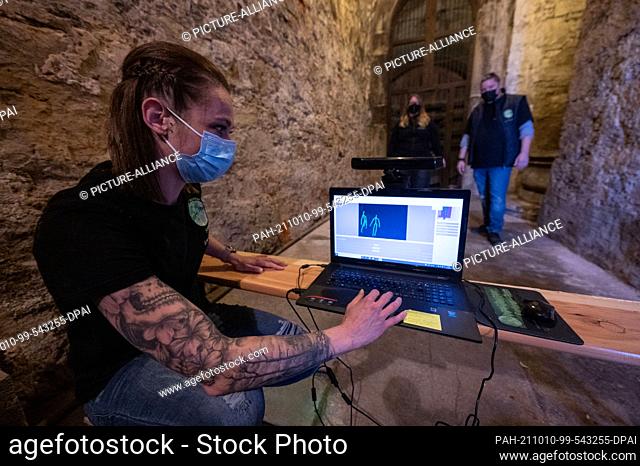 09 October 2021, Baden-Wuerttemberg, Ludwigsburg: A member of a hobby ghost hunter team demonstrates the use of a localization data collection system during a...