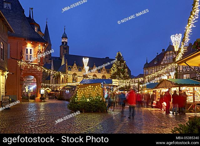 Christmas market with Kaiserworth and town hall in Goslar, Lower Saxony, Germany