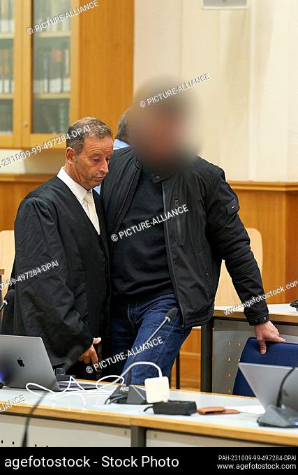 09 October 2023, Rhineland-Palatinate, Koblenz: The defendant (r) is led into the courtroom of the Higher Regional Court for the announcement of the verdict