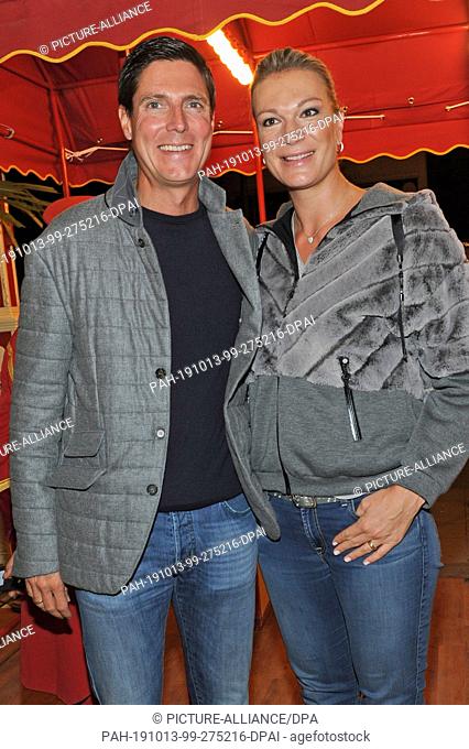 12 October 2019, Bavaria, Munich: The former skier Maria Höfl-Riesch and her husband Marcus Höfl come to the Munich premiere of ""Storyteller:...