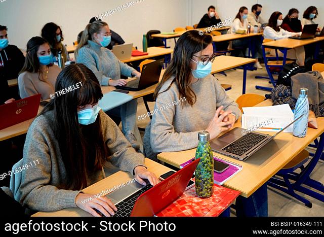 Students in Medicine during a course