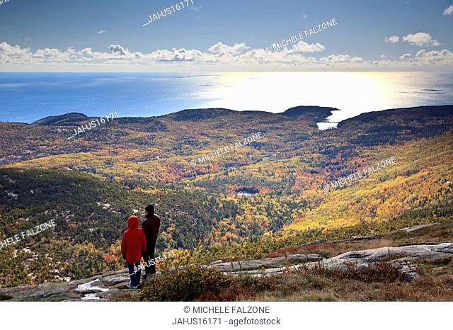 USA, New England, Maine, Acadia National Park, Cadillac Mountain and view of Mt. Desert Island