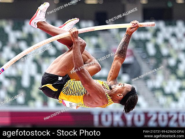 31 July 2021, Japan, Tokio: Athletics: Olympics, Pole Vault, Men, Qualification at the Olympic Stadium. Bo Kanda Lita Baehre of Germany in action