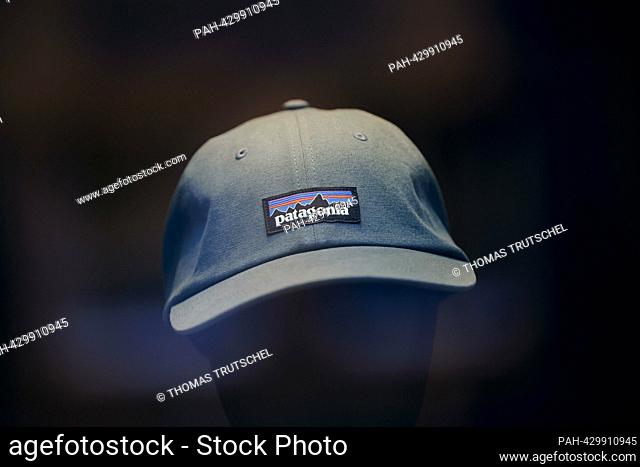 Logo of the fashion label Patagonia on a cap. Berlin, October 12, 2023. - Berlin/Deutschland