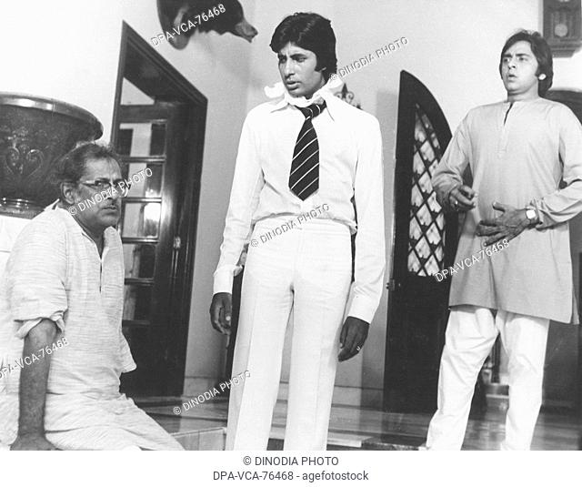 South Asian , Indian Bollywood Film Star Actor Amitabh Bachchan in still with Hrishikesh Mukherjee, Vinod Mehra , India NO MODEL RELEASED