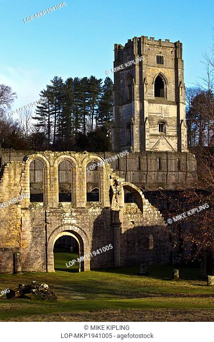 England, North Yorkshire, near Ripon. Fountains Abbey in winter. The largest abbey ruins in England and now a UNESCO World Heritage Site