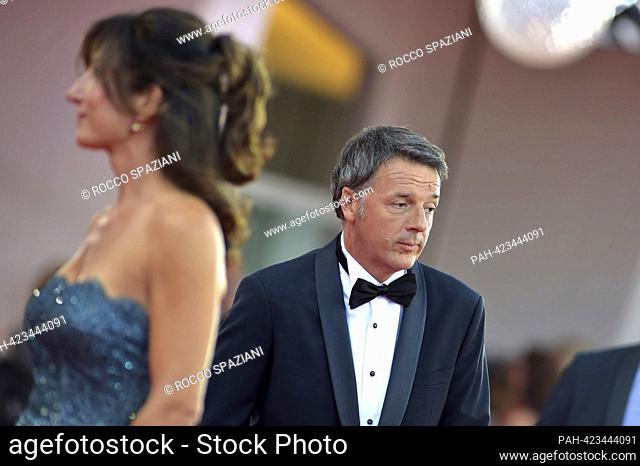 VENICE, ITALY - AGOSTO 30: Matteo Renzi asiste a la alfombra roja de apertura en el 80o Festival Internacional de Cine de Venecia el 30 de agosto de 2023 en...