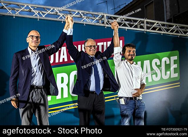 Roberto Gualtieri (C) candidate mayor of Rome for the center-left, Secretary of Democratic party Enrico Letta during the closer of the electoral campaign , Rome