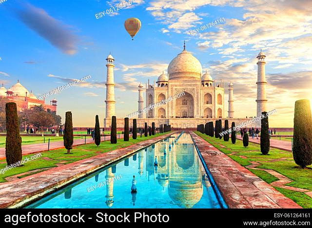 Taj Mahal Mausoleum, Wonder of the world of Agra, Uttar Pradesh, India