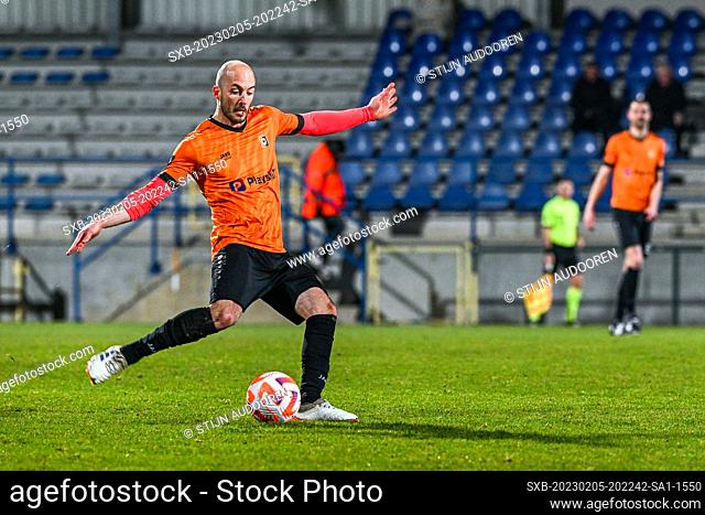 Steve De Ridder (6) of KMSK Deinze pictured during a soccer game between FC Dender and KMSK Deinze during the 21 st matchday in the Challenger Pro League for...