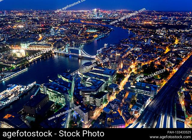 England: Skyline view of the London at night..Photo from 09. May 2018. | usage worldwide. - London/England/United Kingdom of Great Britain and Northern Ireland